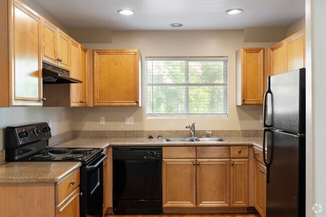 2BR, 1BA - 828SF - Kitchen