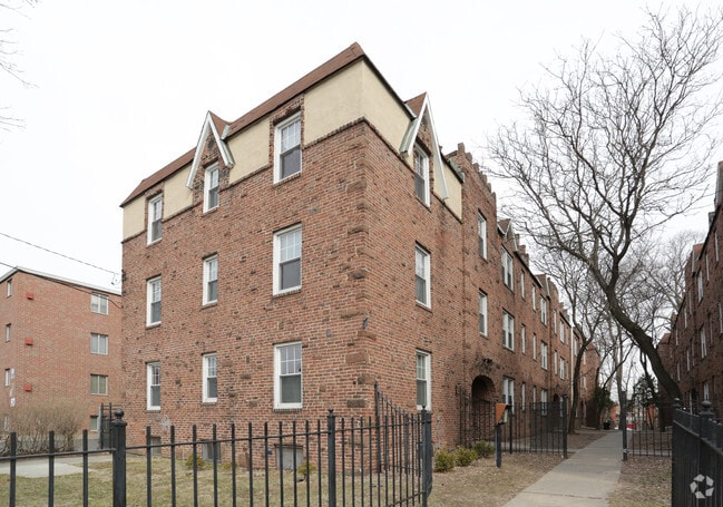 Photo - Woodcroft Apartments