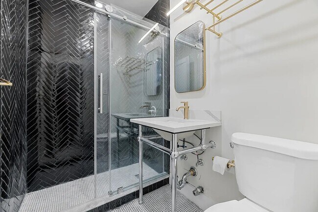 Photo - 138 E 38th St Unit 7B