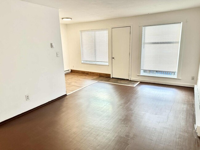 Amplia sala de estar - Apline B Apartments