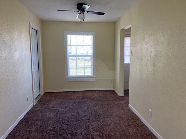 Photo - 515 W Kern Rd