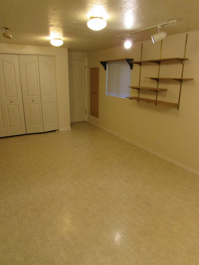Photo - 1879 Town Meadows Ct