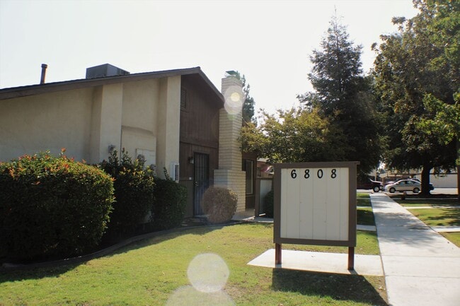 Building Photo - 6808 N Half Moon Dr Unit B Rental