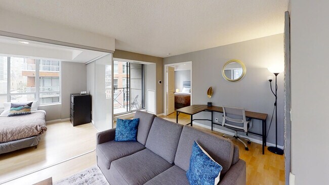 Photo - 136 Simcoe St Unit FL1-ID1031081P