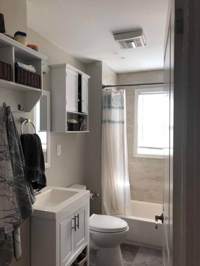 Bathroom - 104 Bowdoin St Unit 2