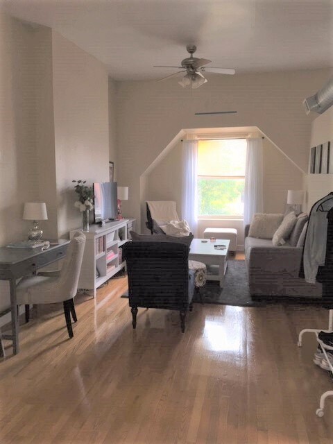 Photo - 2337 N Bosworth Ave Unit 3