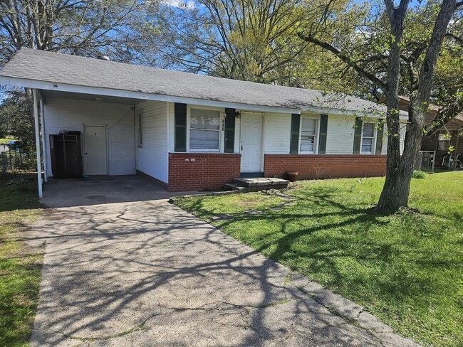 Building Photo - 201 Smith St