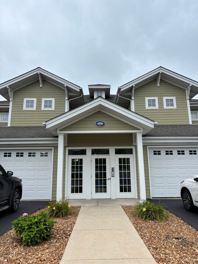 Photo - 13242 Lake Shore Dr Unidad 101