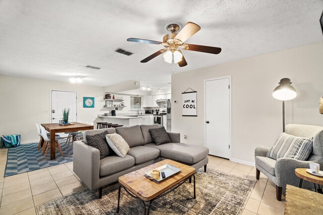 Building Photo - 7015 Sunset Ave Unit ID1325032P