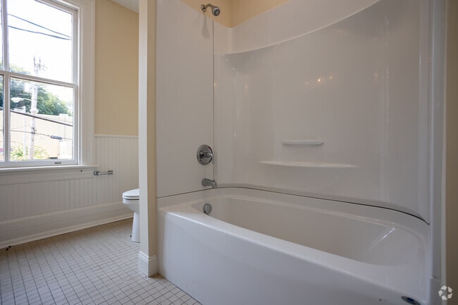 3BR,2BA - Second Bathroom