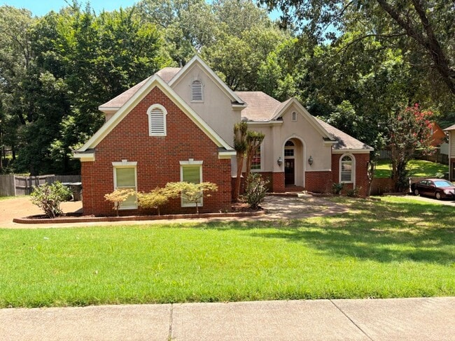 Building Photo - One Of Kind Home In Woodchase Subdivision! Over 3400 Sq Ft! Must have owner's approval on pets, f...