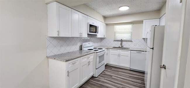 Photo - 404 Creek Cove