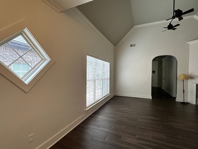 Photo - 358 Kingston Cir