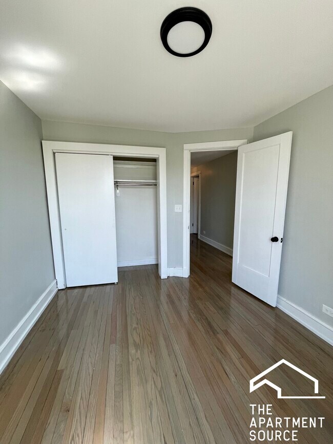 Photo - 4639 S Prairie Ave Unit 1