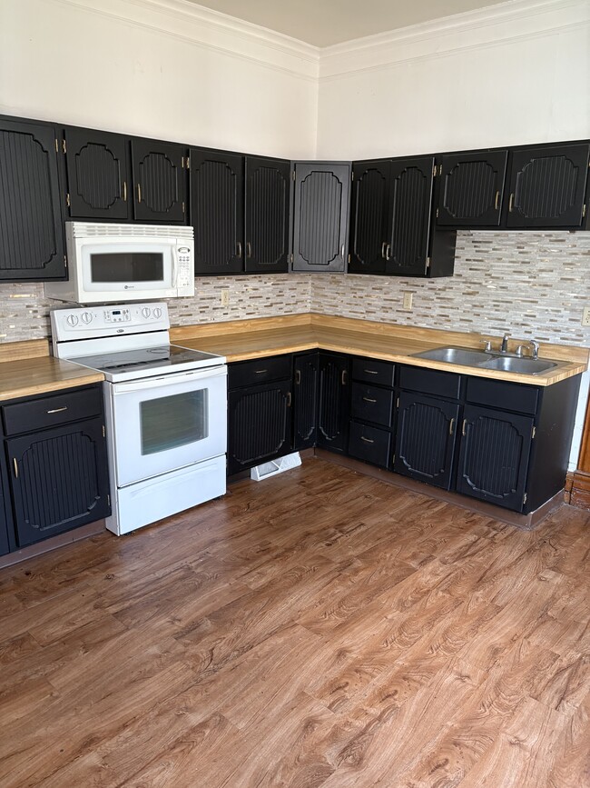 Building Photo - 151 Wisconsin Ave Unit #1 Rental