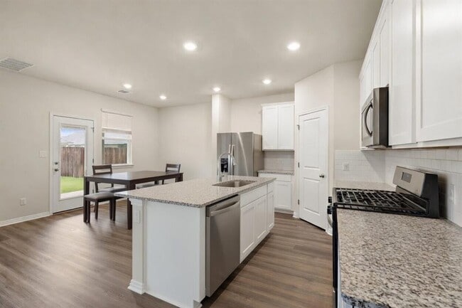 Photo - 129 Greenway Ln