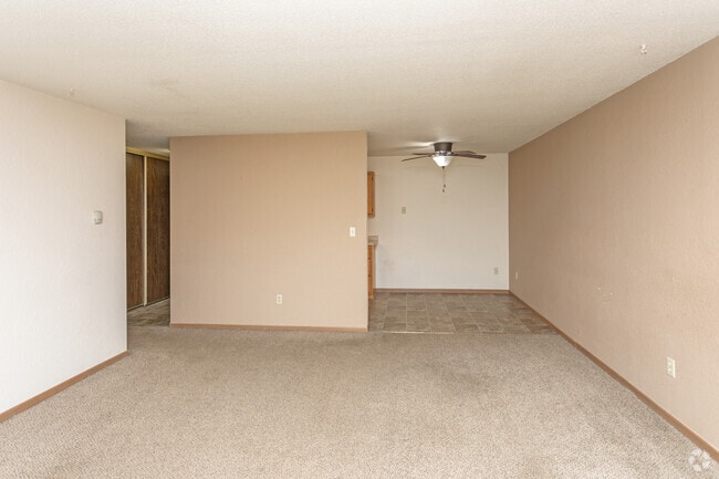 3HAB, 2BA - 1.370SF
