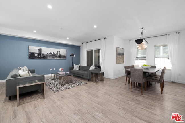 Photo - 1420 Laurel Ave Unit 201