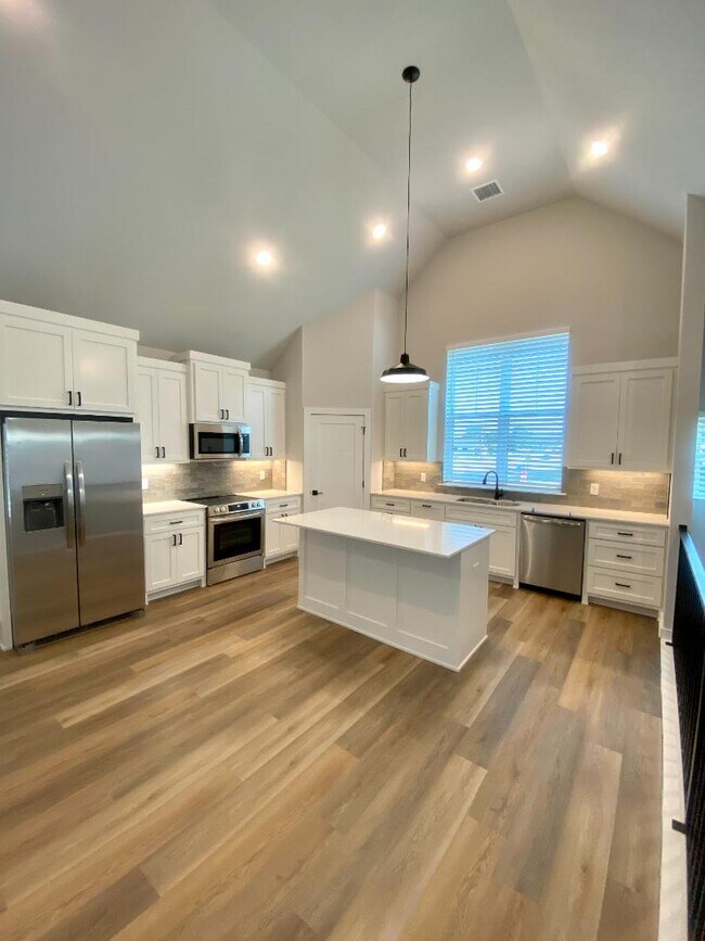 Photo - 533 W Dallas St