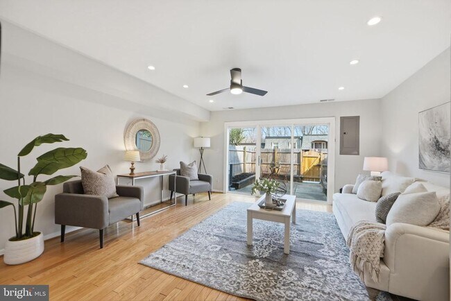 Photo - 8230 Carrleigh Pkwy