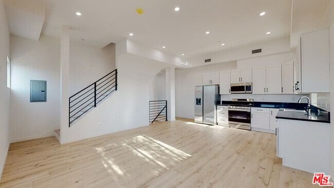 Building Photo - 1509 Cloverdale Ave Unit 1/2 Rental