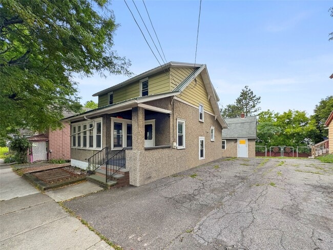 Building Photo - 111 Bigelow St