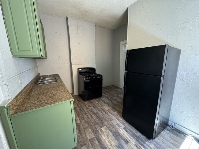 Photo - 1618 Spain St