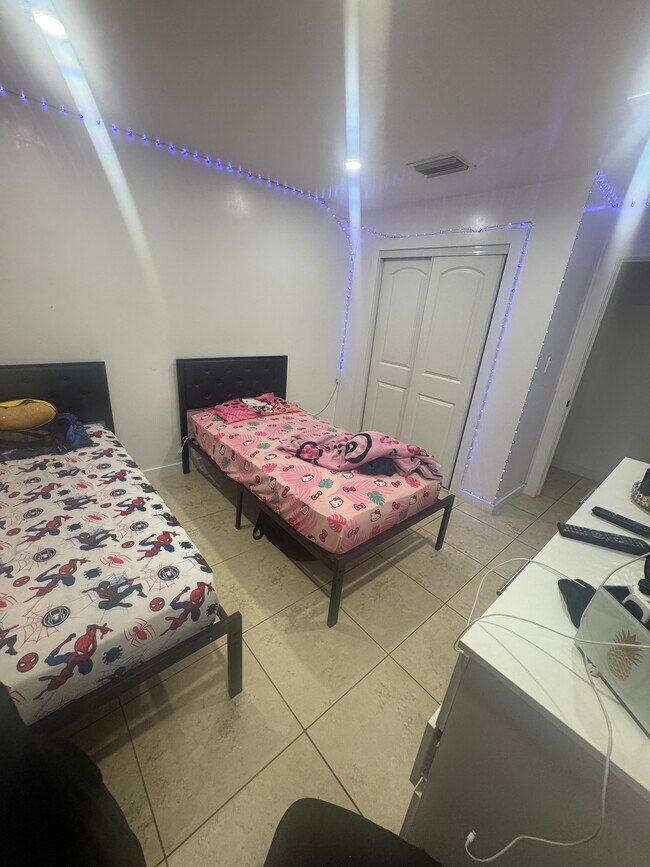 Photo - 18500 NW 22nd Pl