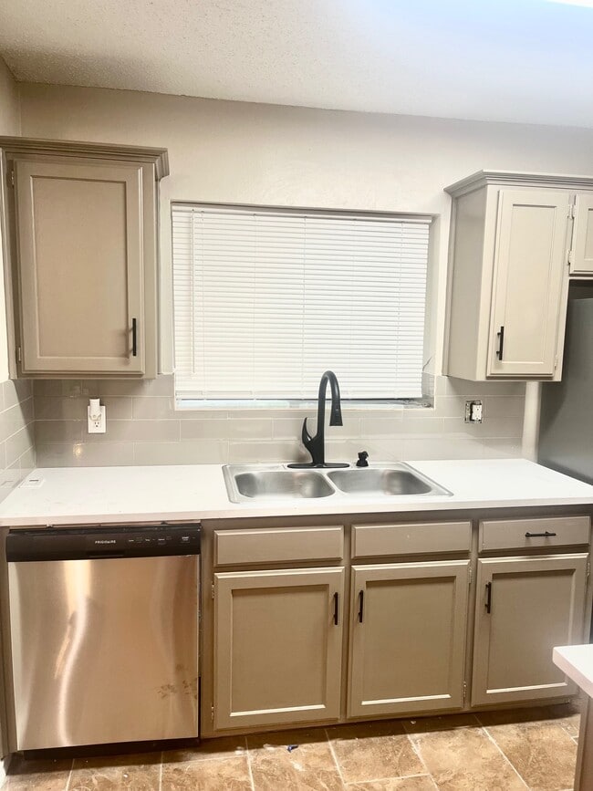 Photo - 706 Long Ct