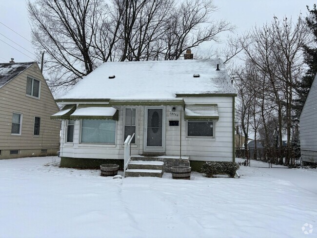 Building Photo - 13750 Labelle St Rental