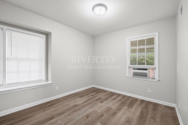 Photo - 1381 Laudeen Dr
