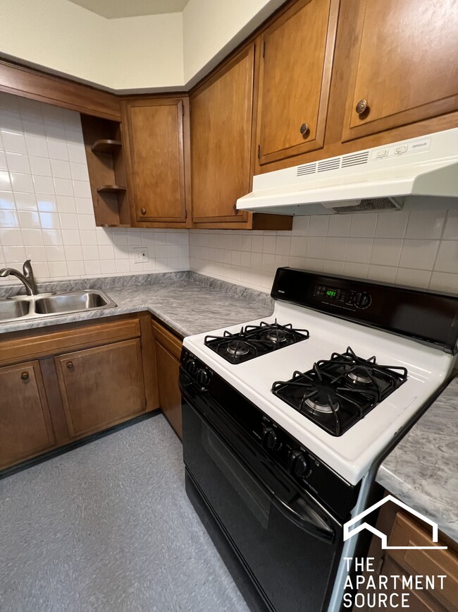 Building Photo - 328 Marengo Ave Unit 1N