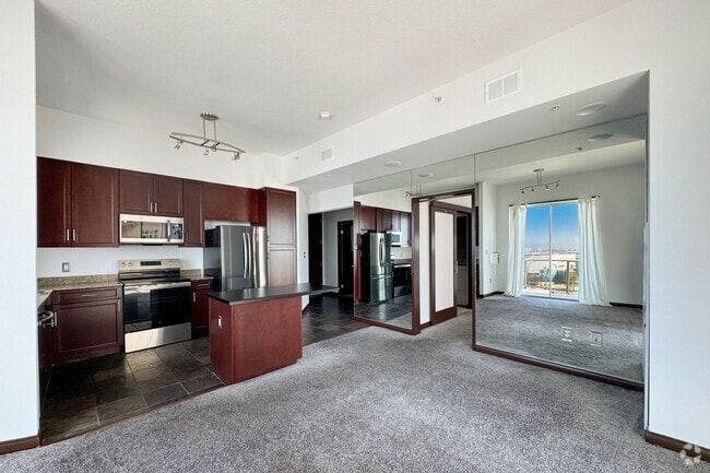 Building Photo - 488 E Ocean Blvd Rental