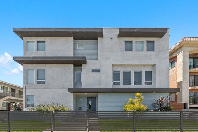 Building Photo - 3623 1/2 S Centinela Ave Rental