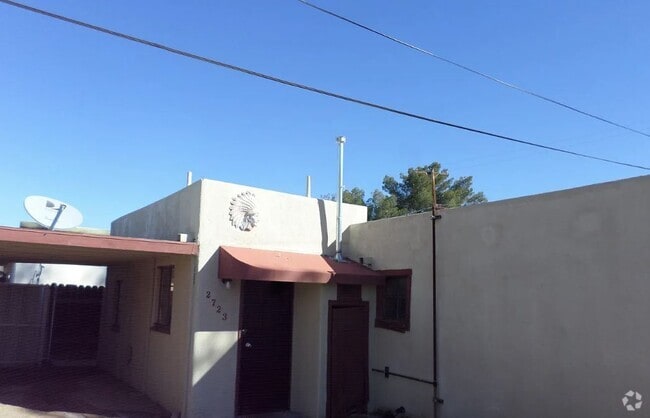 Building Photo - 2723 E Prince Rd Rental