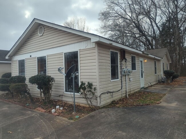 Building Photo - 2813 Wimberly Dr SW Unit A