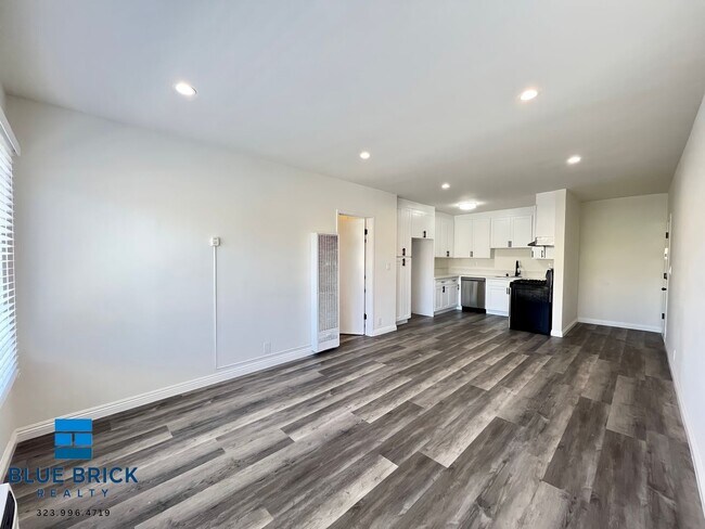 Photo - 15352 Vanowen St Unit 18