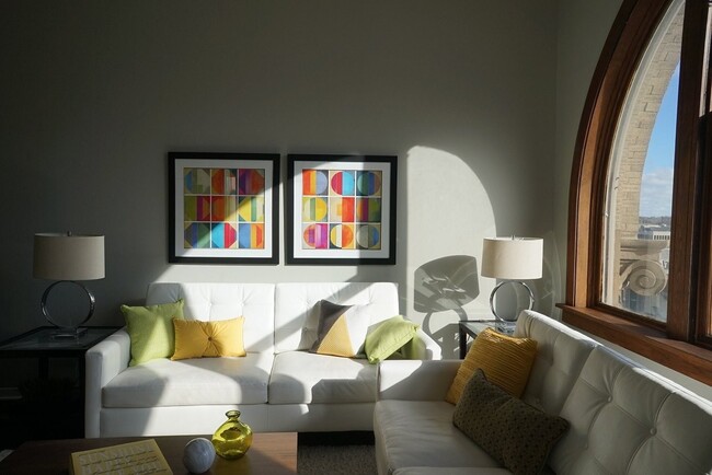 Photo - 135 W Wells St