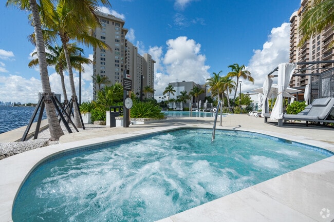 Pool - Biscayne Shores