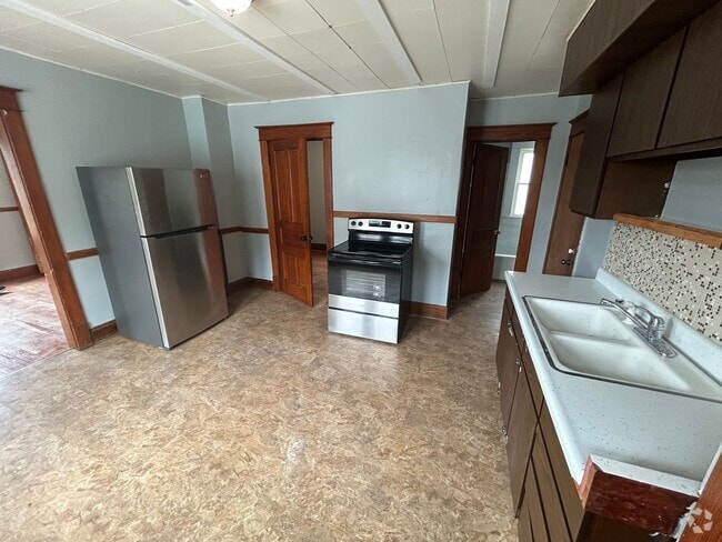 Building Photo - 2223 53rd St Unit upper rear Rental