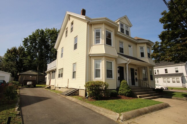 Photo - large 4 bed in Waltham