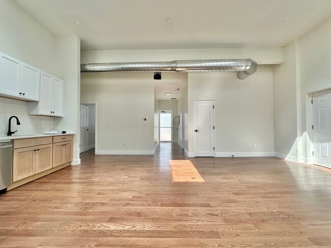 Photo - 402 Crown St Unit 402-1