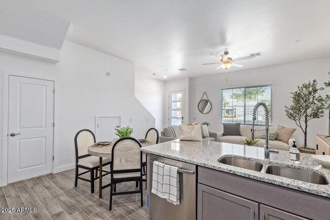 Photo - 3230 E Thomas Rd