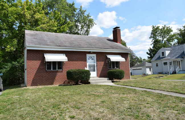 Photo - 2956 Bremen St House