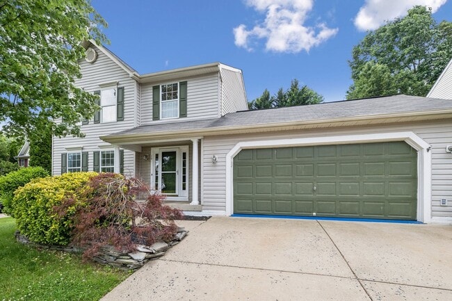 Building Photo - Featuring 4 spacious bedrooms and 3 modern...