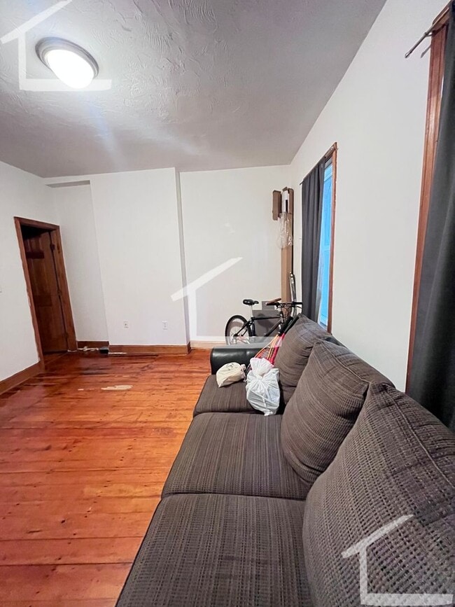 Photo - Great 6 bedroom 3 mins from Northeastern