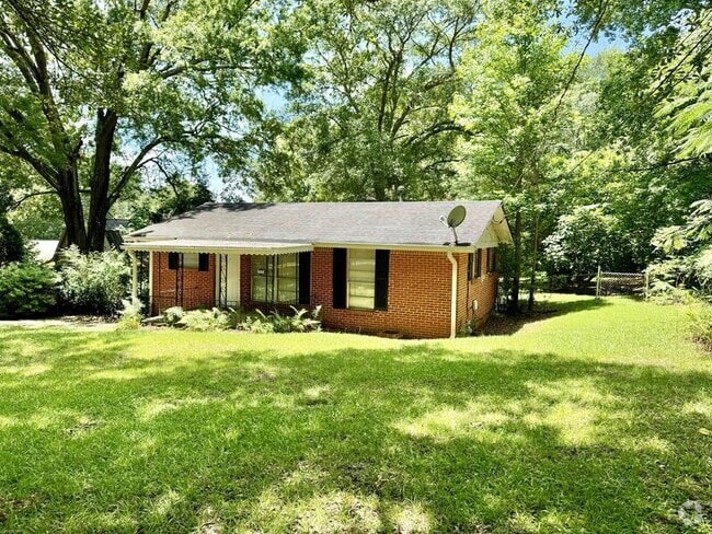 Building Photo - 93 Forest Rd Rental