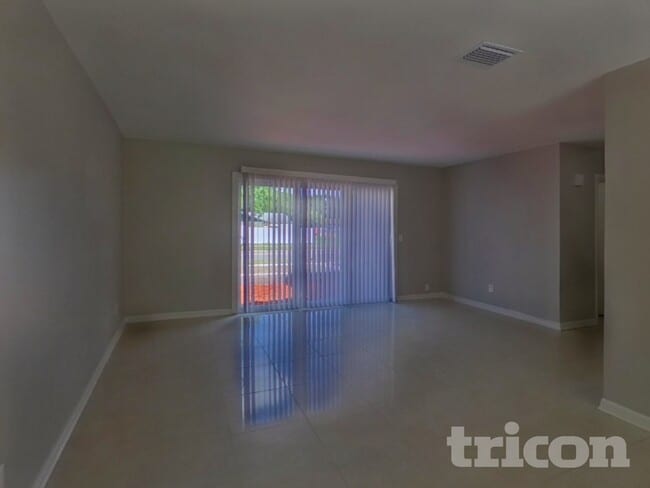 Photo - 7302 Barry Rd