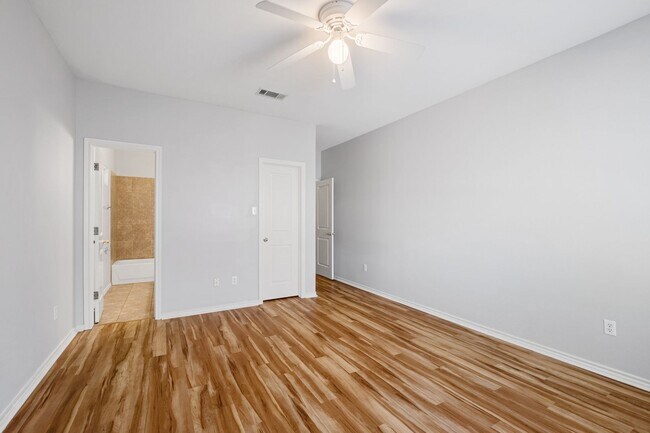 Building Photo - 2906 Pearl St Unit C