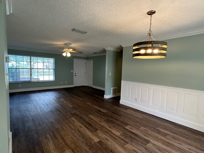 Photo - 647 Goodwin Ave